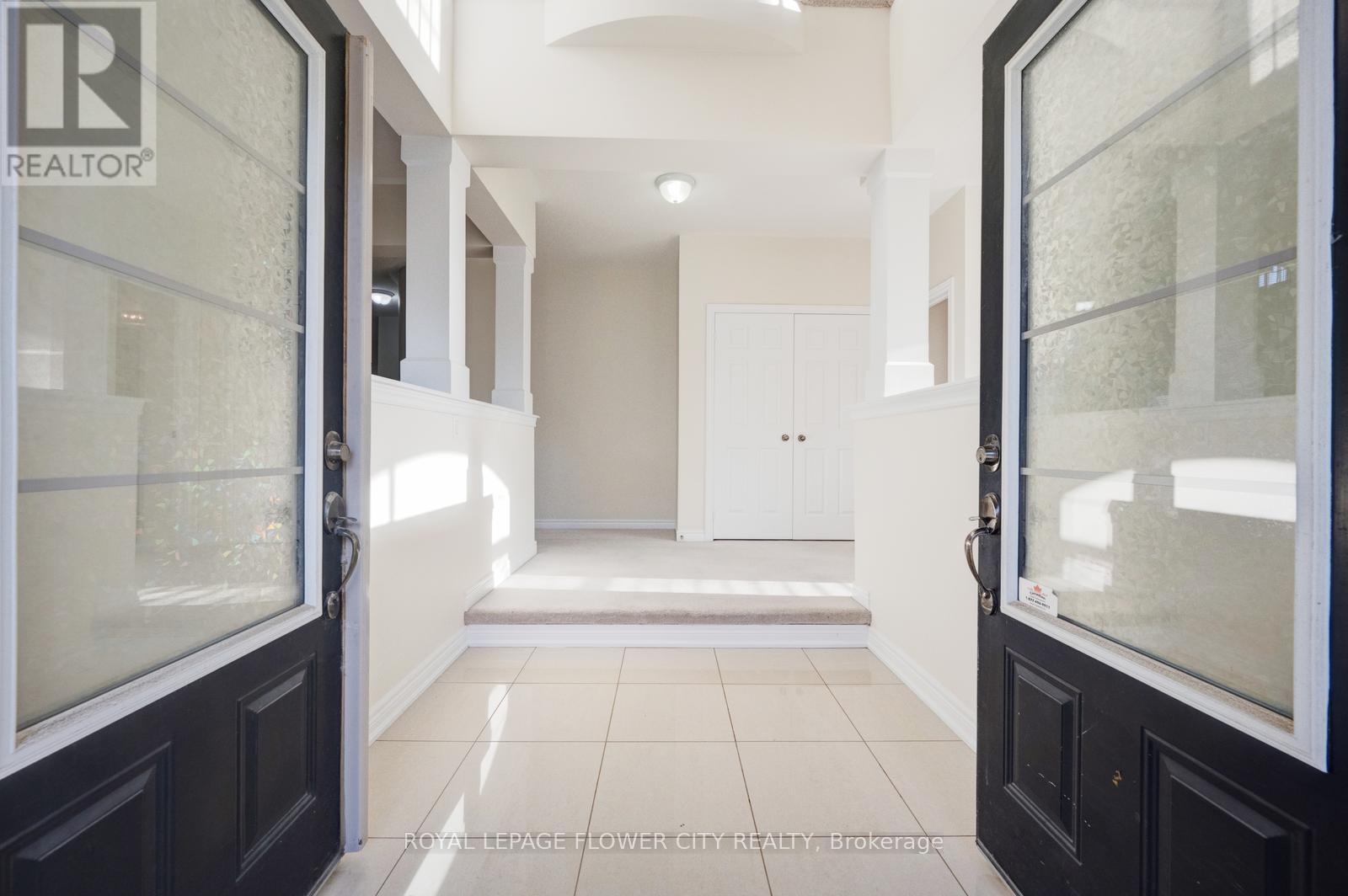 7 Tonalite Road, Brampton, Ontario  L6P 3Y6 - Photo 4 - W12578594