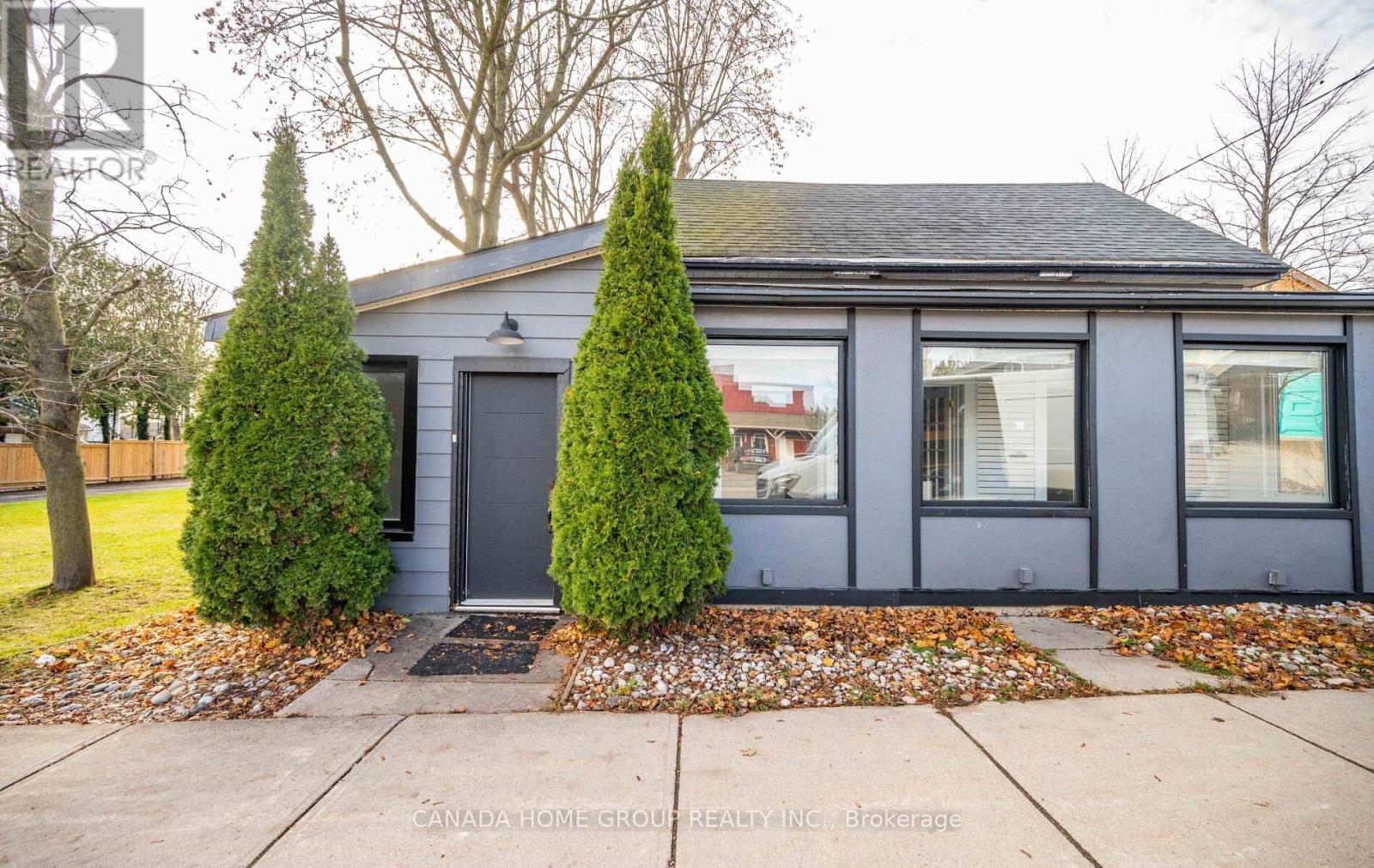 30 Main Street N, Milton, Ontario  L0P 1B0 - Photo 2 - W12578598