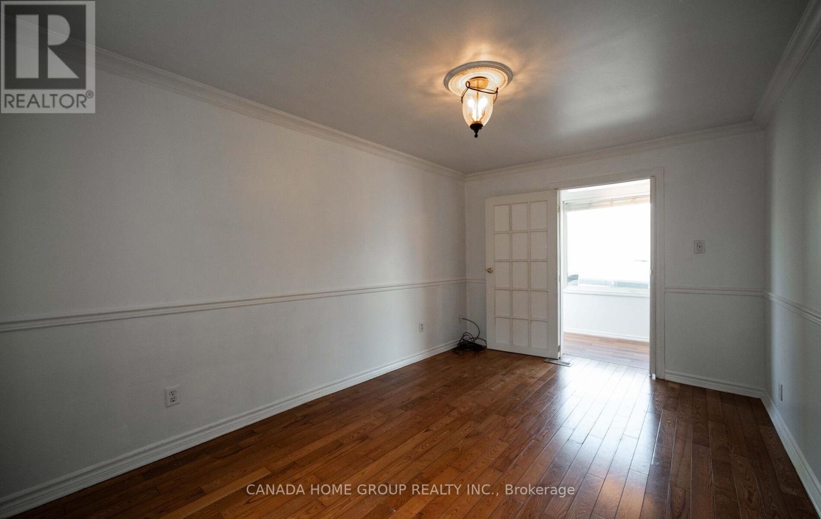 30 Main Street N, Milton, Ontario  L0P 1B0 - Photo 3 - W12578598