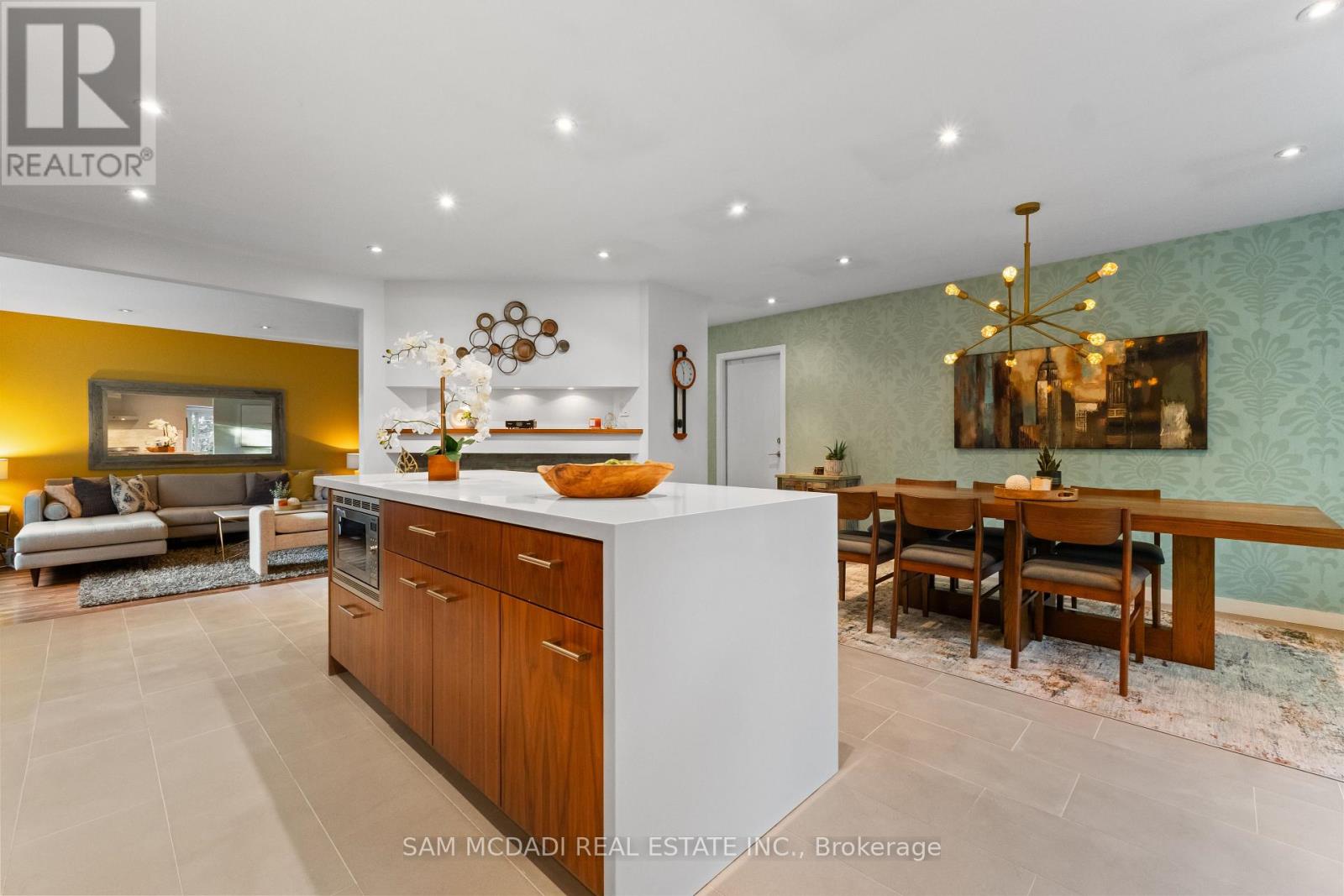 2480 Parmeer Drive, Mississauga, Ontario  L5C 2Y2 - Photo 11 - W12578600