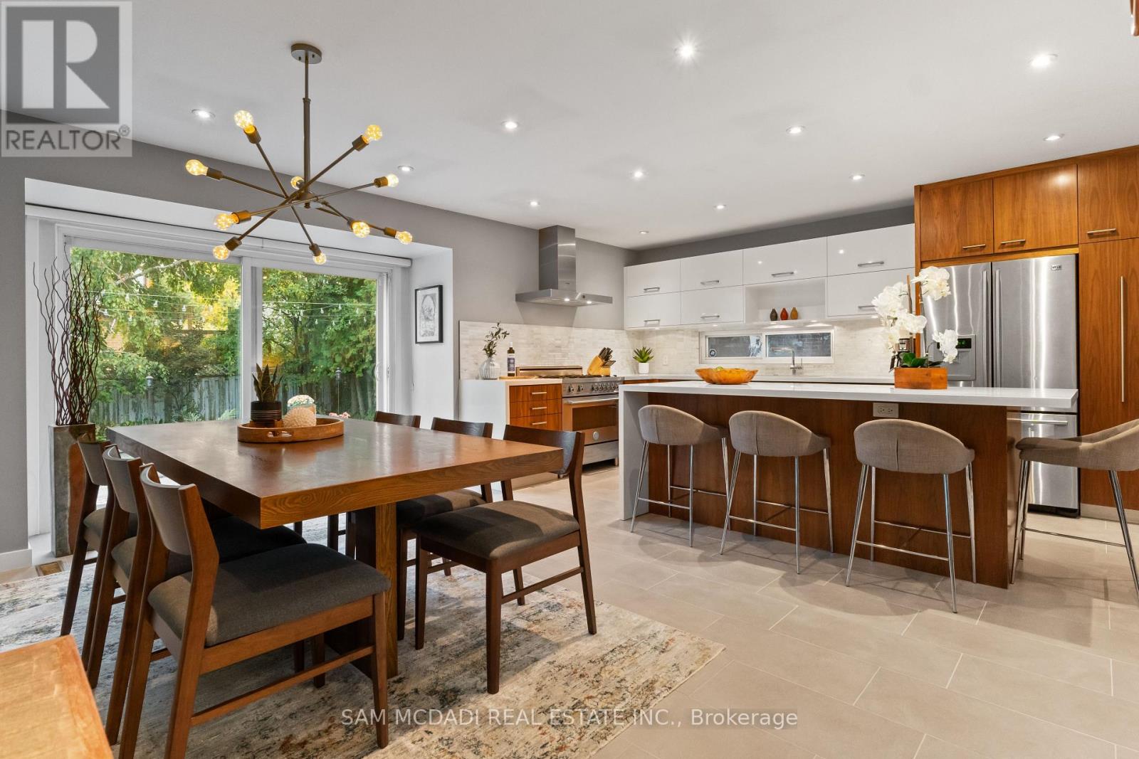 2480 Parmeer Drive, Mississauga, Ontario  L5C 2Y2 - Photo 13 - W12578600