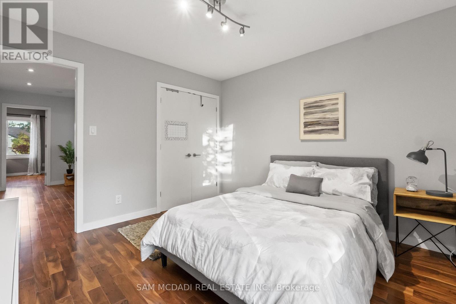 2480 Parmeer Drive, Mississauga, Ontario  L5C 2Y2 - Photo 19 - W12578600