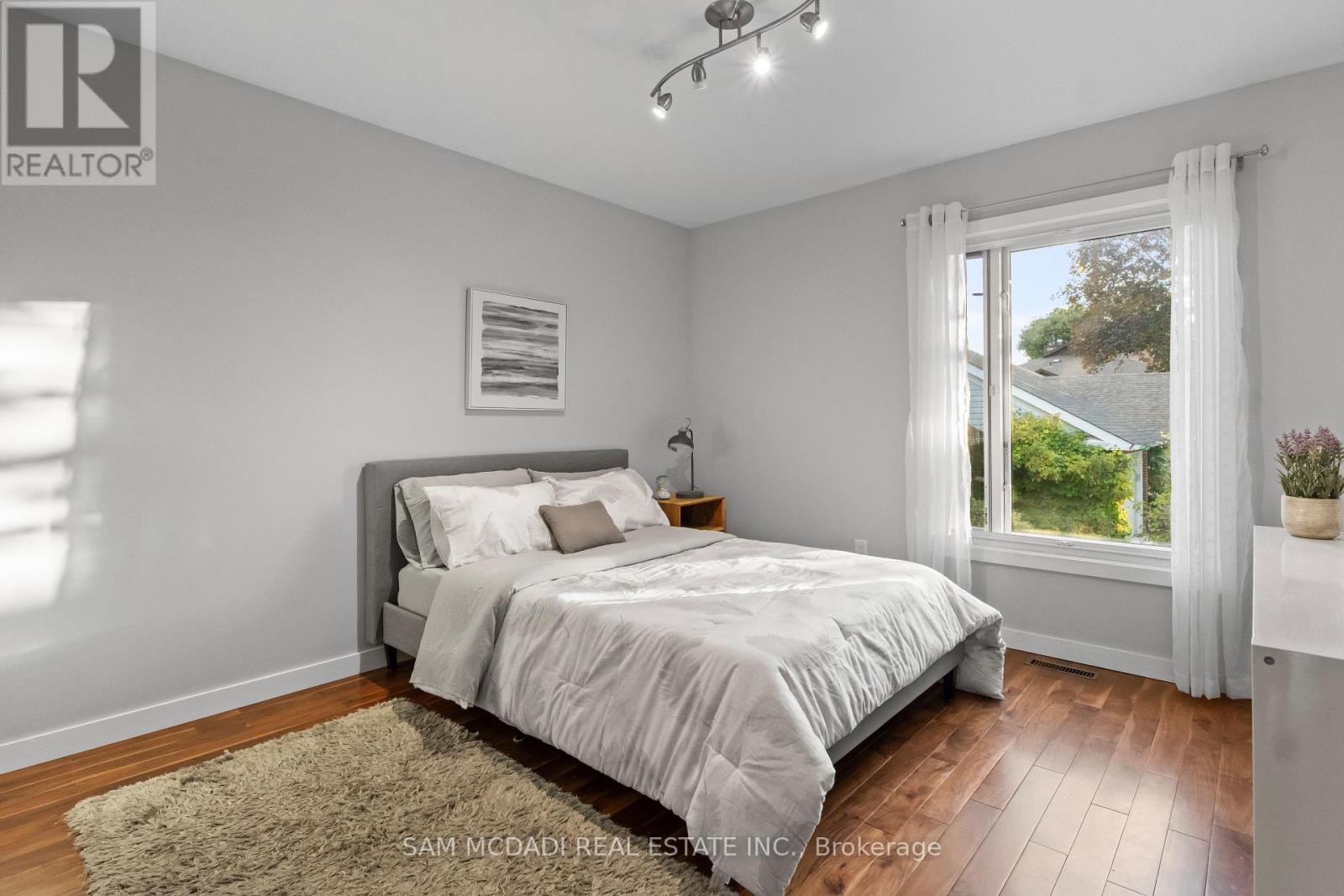 2480 Parmeer Drive, Mississauga, Ontario  L5C 2Y2 - Photo 21 - W12578600