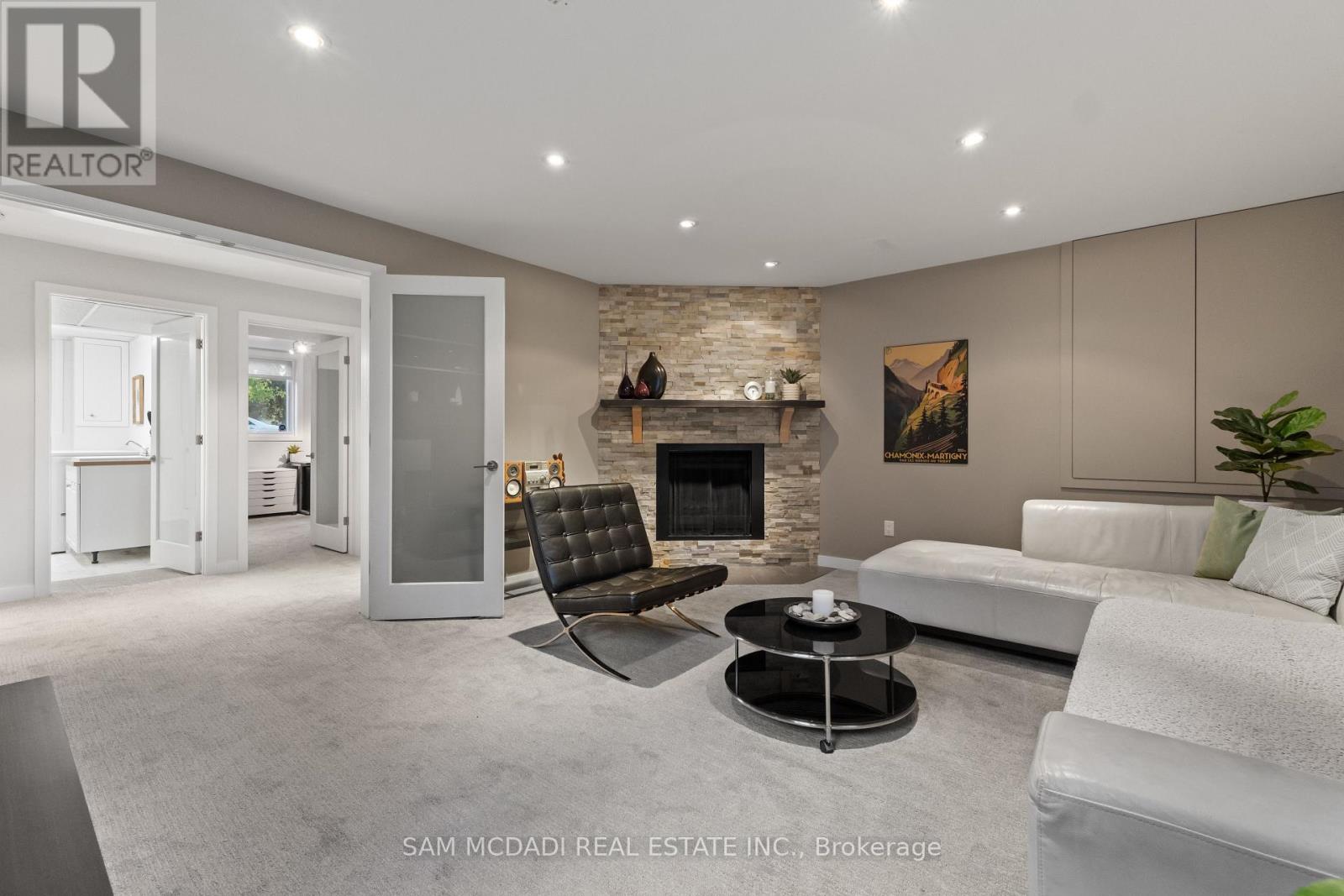 2480 Parmeer Drive, Mississauga, Ontario  L5C 2Y2 - Photo 24 - W12578600