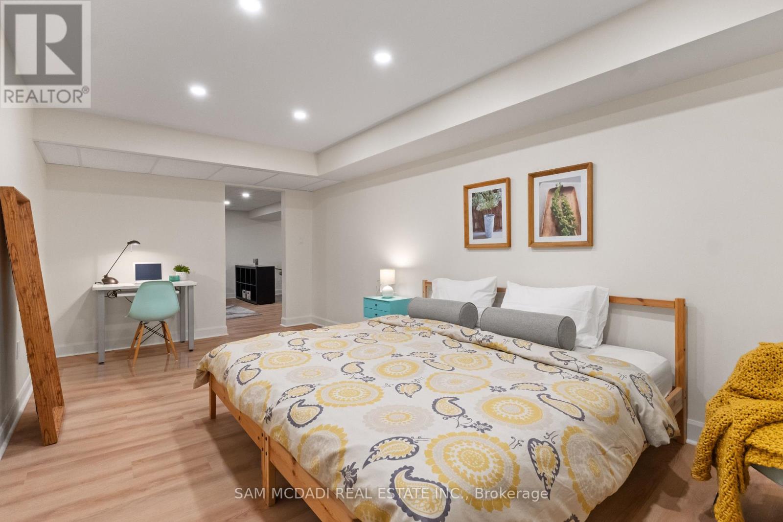 2480 Parmeer Drive, Mississauga, Ontario  L5C 2Y2 - Photo 25 - W12578600