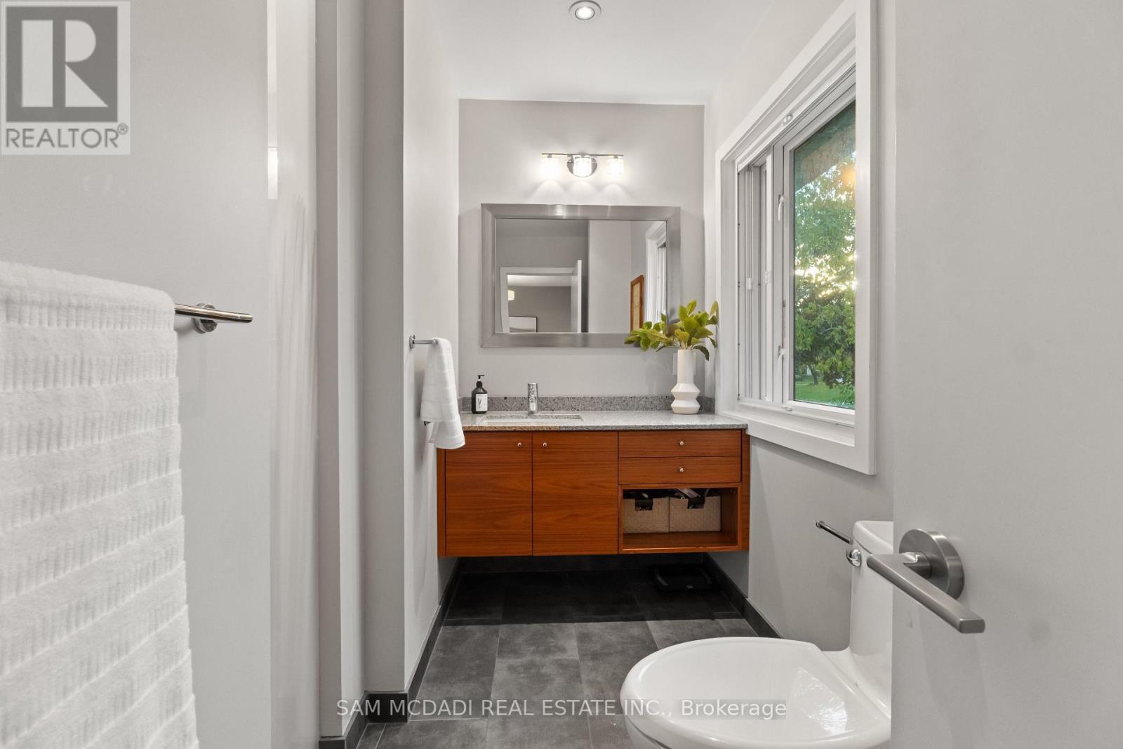 2480 Parmeer Drive, Mississauga, Ontario  L5C 2Y2 - Photo 29 - W12578600