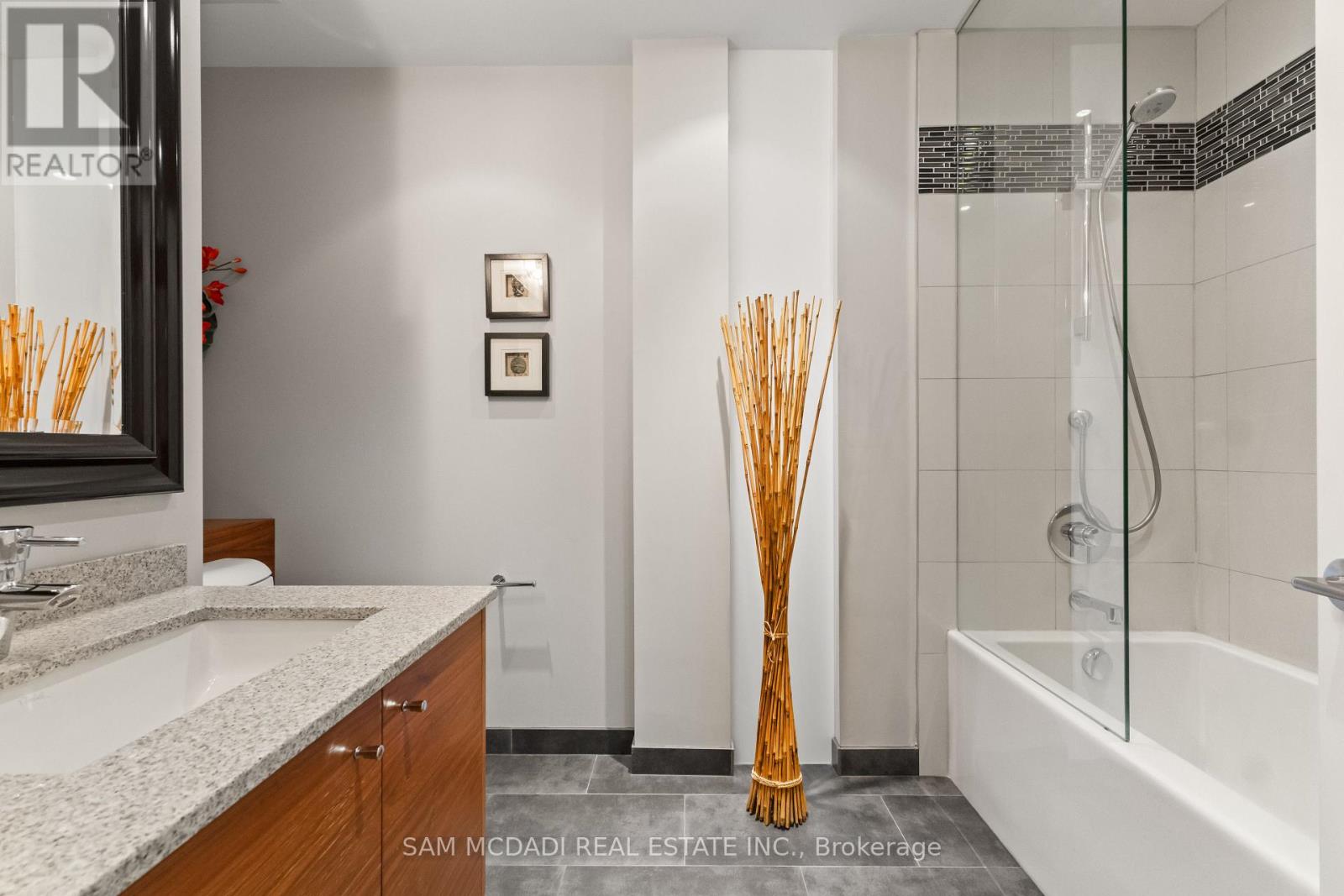 2480 Parmeer Drive, Mississauga, Ontario  L5C 2Y2 - Photo 31 - W12578600