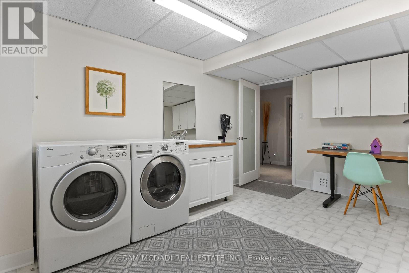 2480 Parmeer Drive, Mississauga, Ontario  L5C 2Y2 - Photo 32 - W12578600