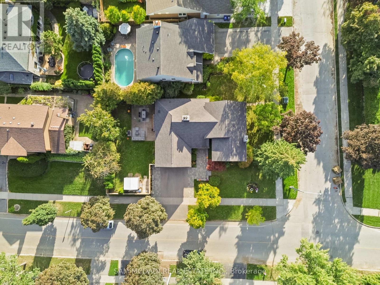 2480 Parmeer Drive, Mississauga, Ontario  L5C 2Y2 - Photo 43 - W12578600