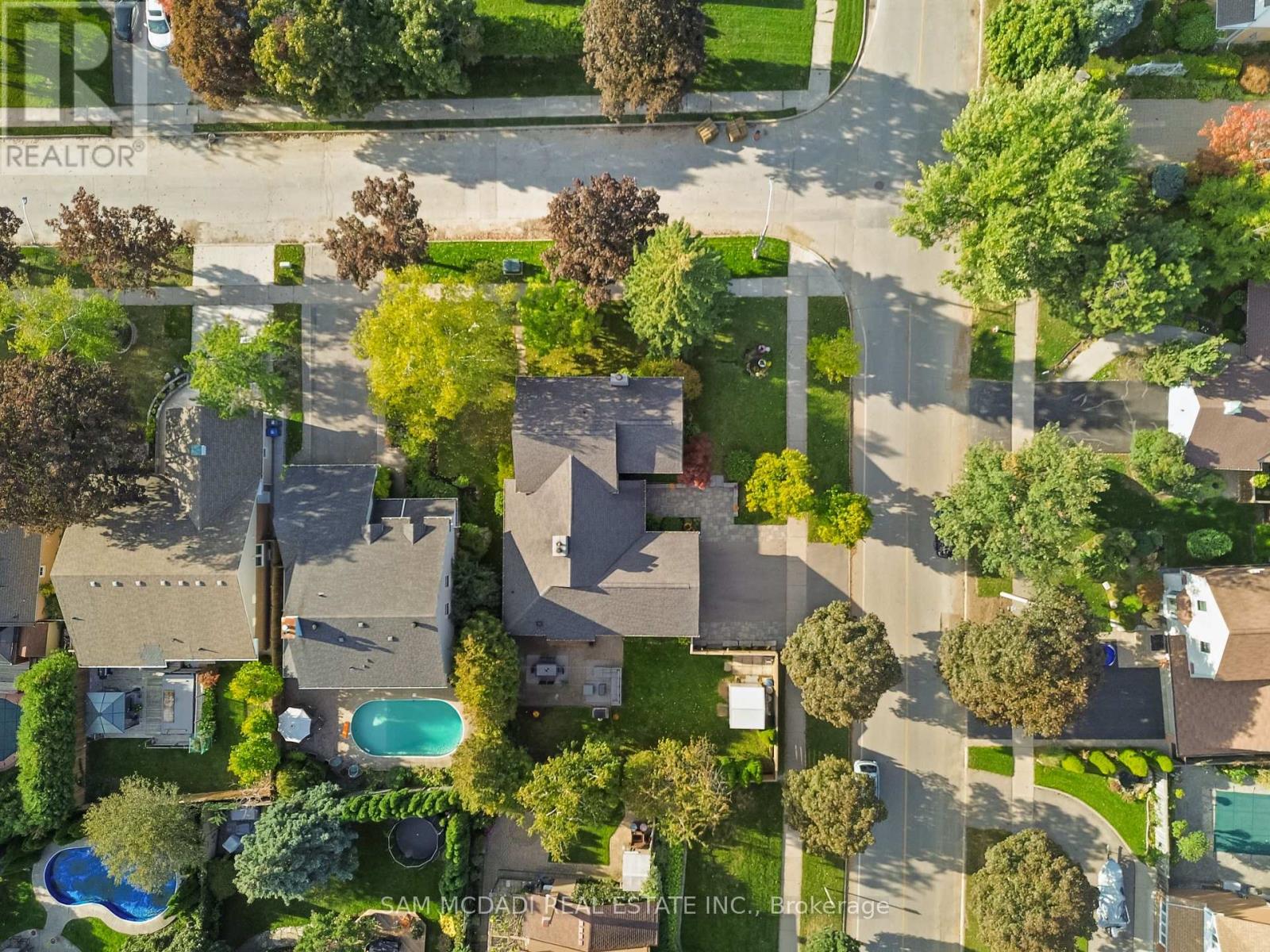 2480 Parmeer Drive, Mississauga, Ontario  L5C 2Y2 - Photo 45 - W12578600