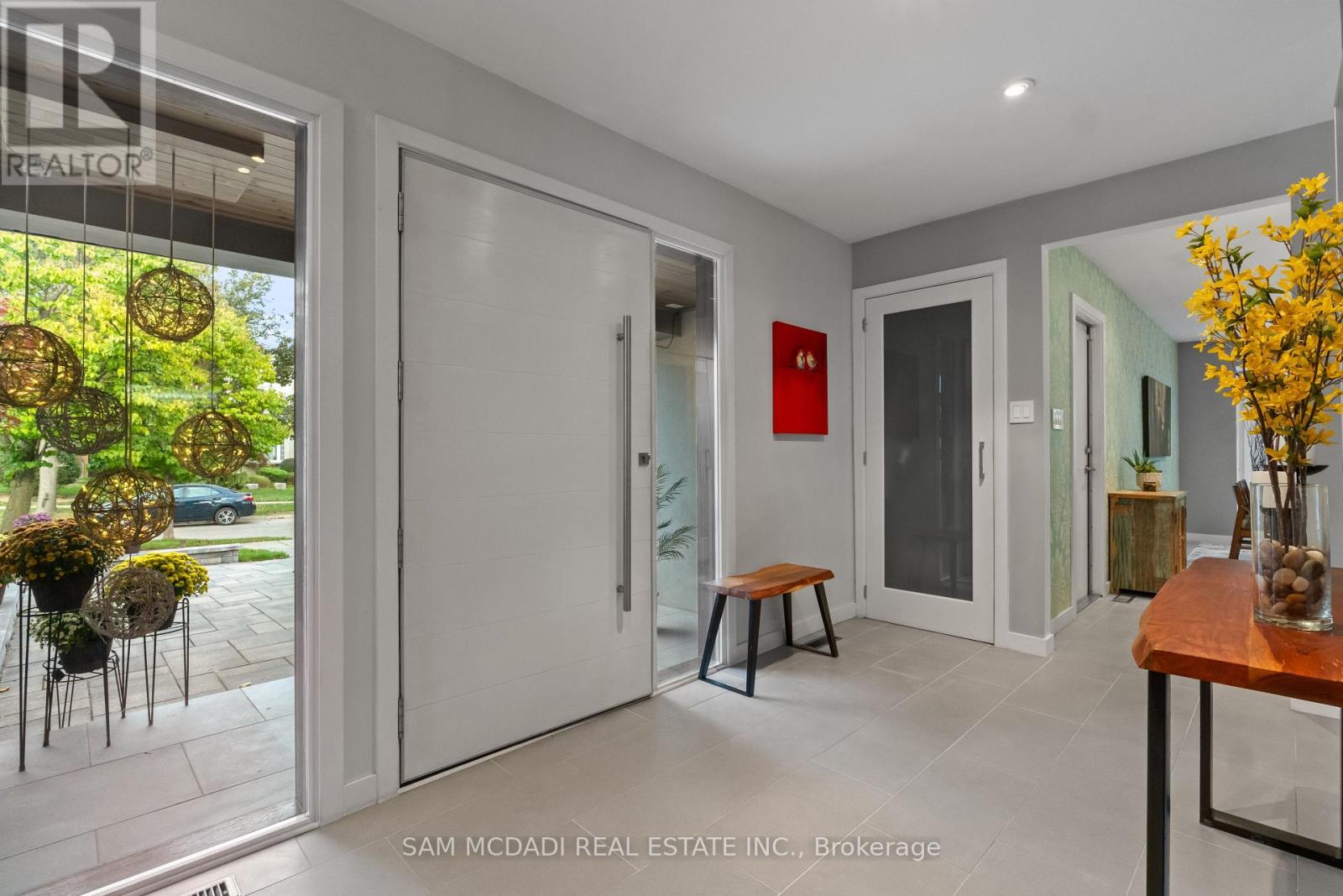 2480 Parmeer Drive, Mississauga, Ontario  L5C 2Y2 - Photo 7 - W12578600