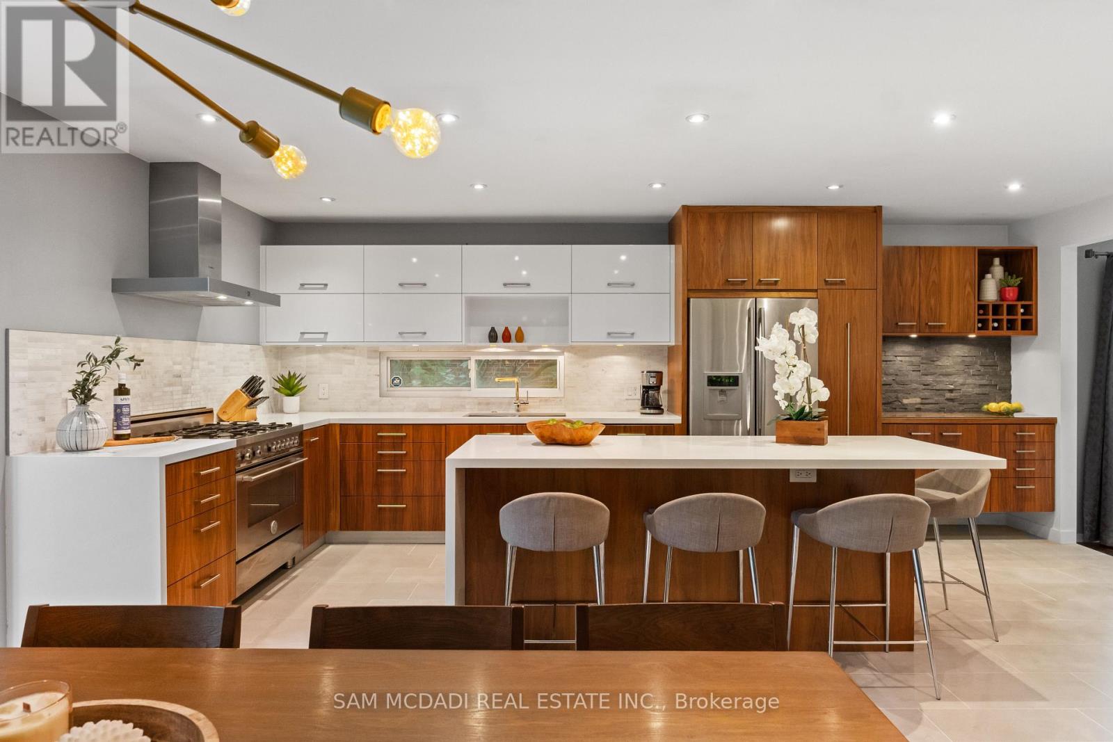 2480 Parmeer Drive, Mississauga, Ontario  L5C 2Y2 - Photo 8 - W12578600