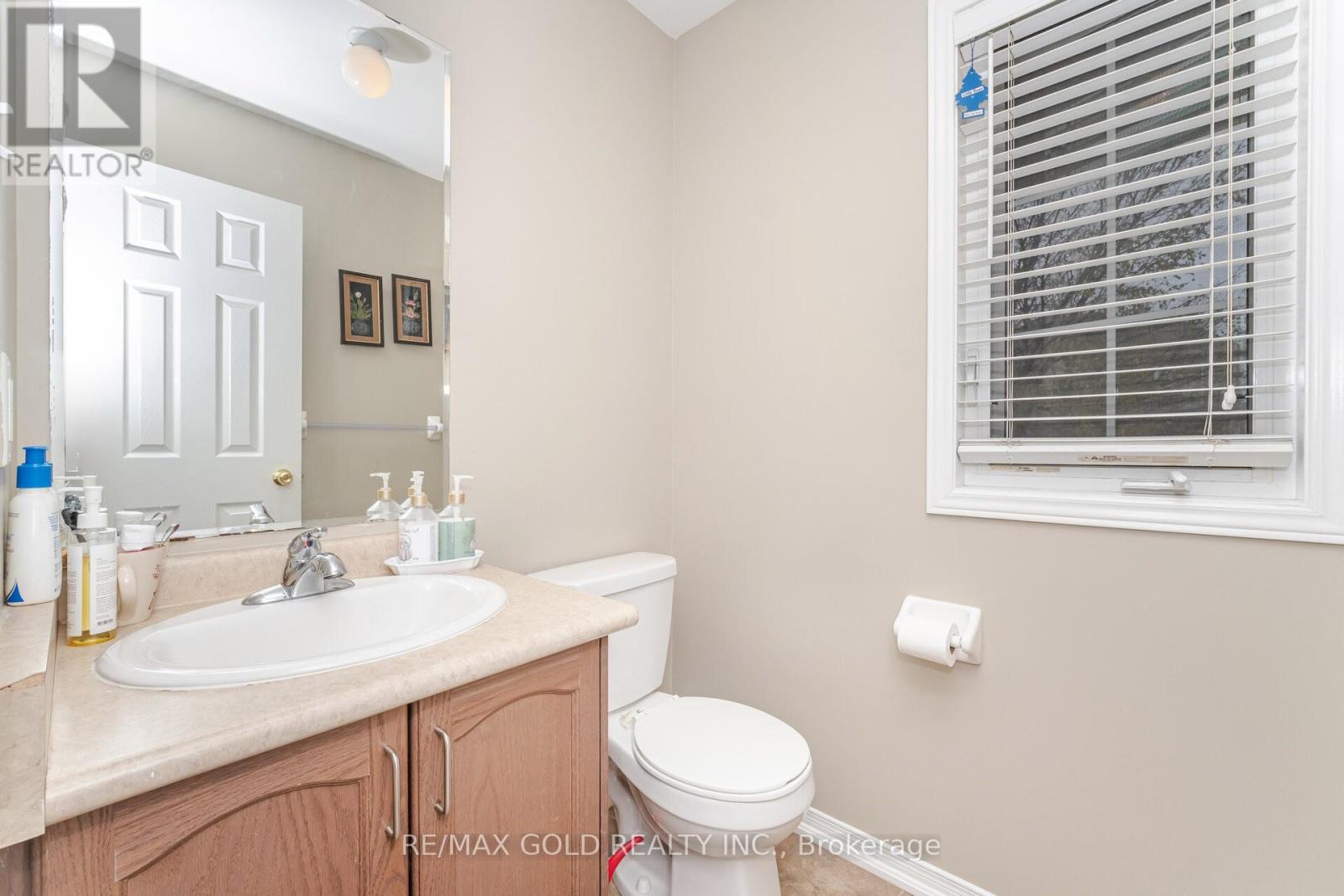 92 Bellchase Trail, Brampton, Ontario  L6P 3L9 - Photo 12 - W12578610