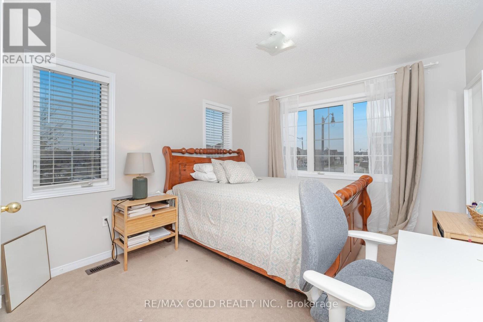 92 Bellchase Trail, Brampton, Ontario  L6P 3L9 - Photo 16 - W12578610