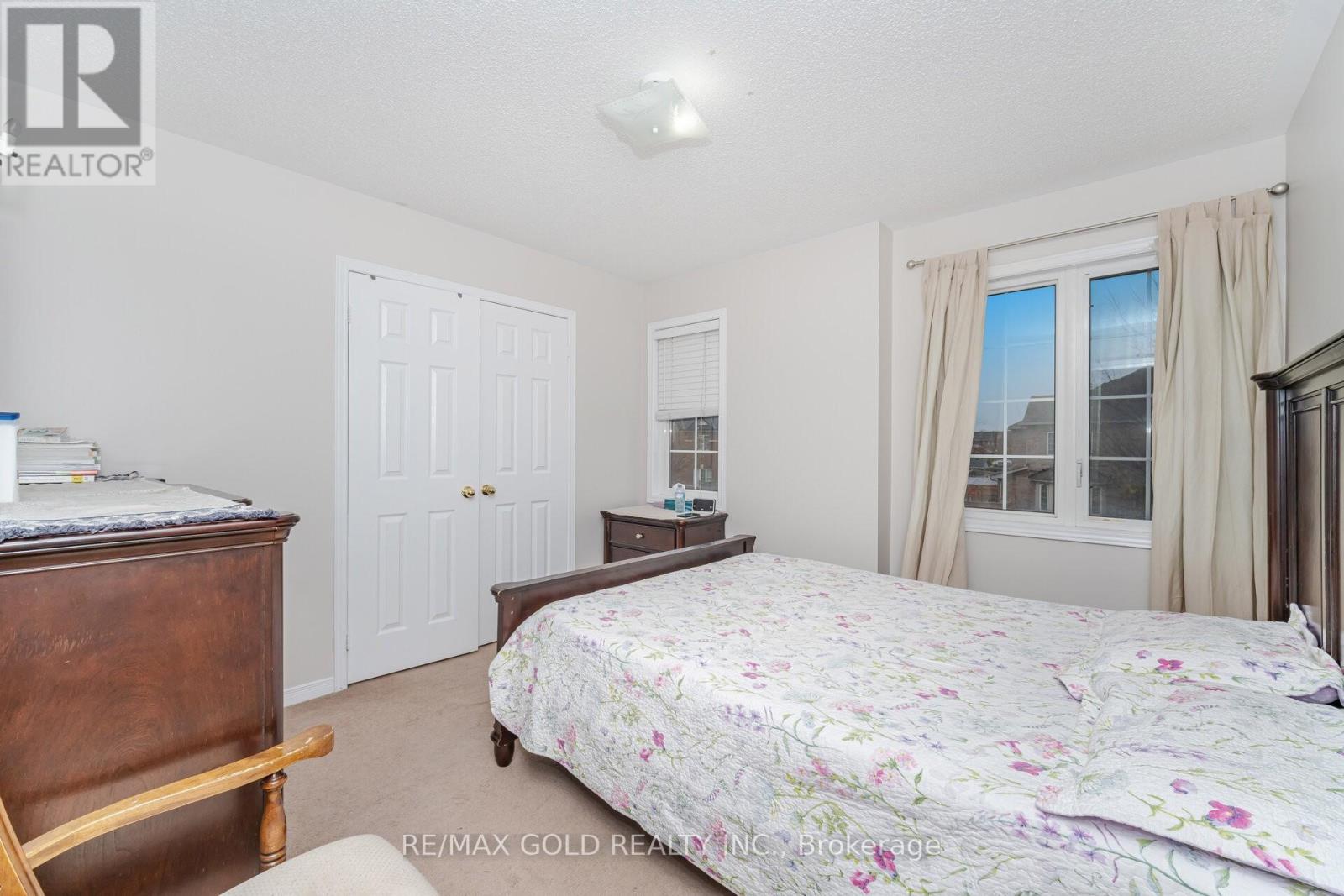 92 Bellchase Trail, Brampton, Ontario  L6P 3L9 - Photo 18 - W12578610