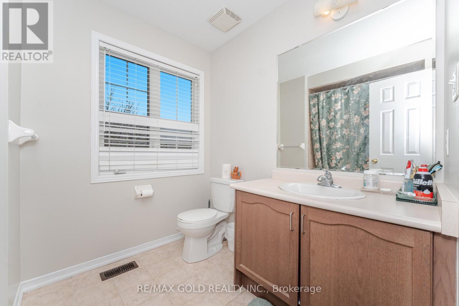 92 Bellchase Trail, Brampton, Ontario  L6P 3L9 - Photo 19 - W12578610