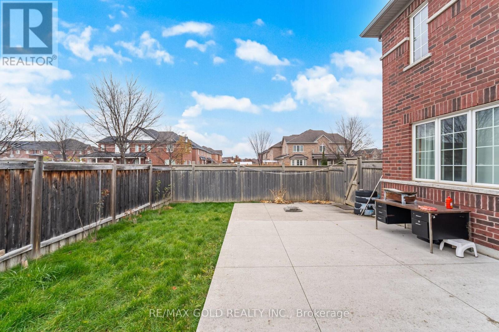 92 Bellchase Trail, Brampton, Ontario  L6P 3L9 - Photo 22 - W12578610