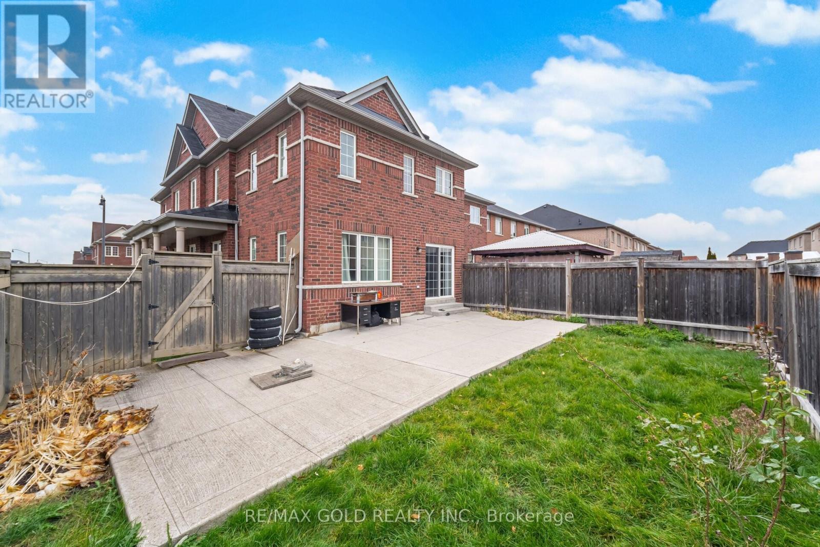 92 Bellchase Trail, Brampton, Ontario  L6P 3L9 - Photo 23 - W12578610