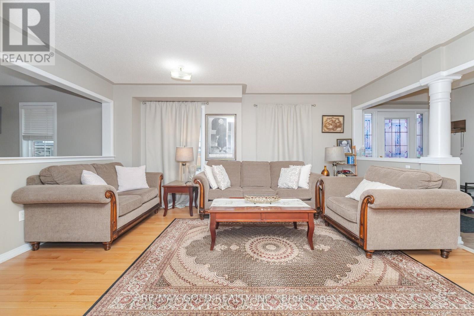 92 Bellchase Trail, Brampton, Ontario  L6P 3L9 - Photo 3 - W12578610