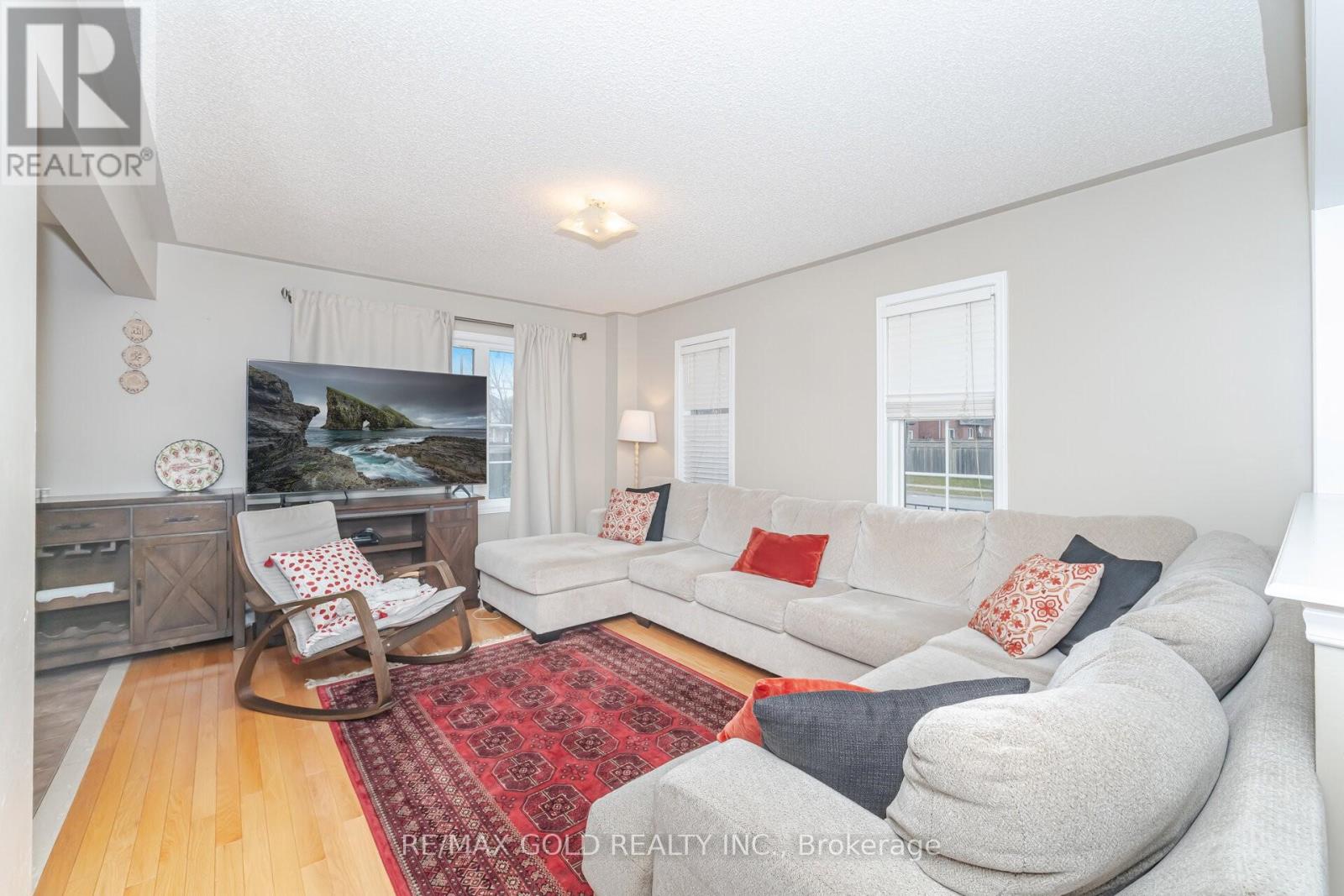 92 Bellchase Trail, Brampton, Ontario  L6P 3L9 - Photo 5 - W12578610