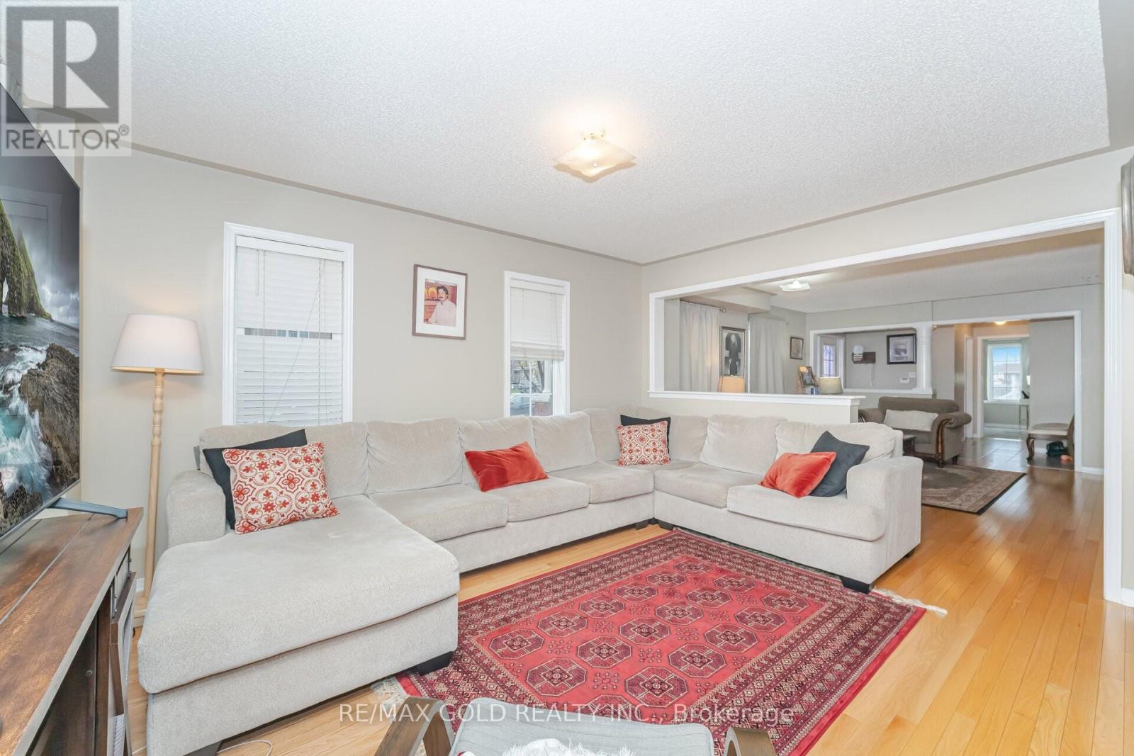 92 Bellchase Trail, Brampton, Ontario  L6P 3L9 - Photo 6 - W12578610