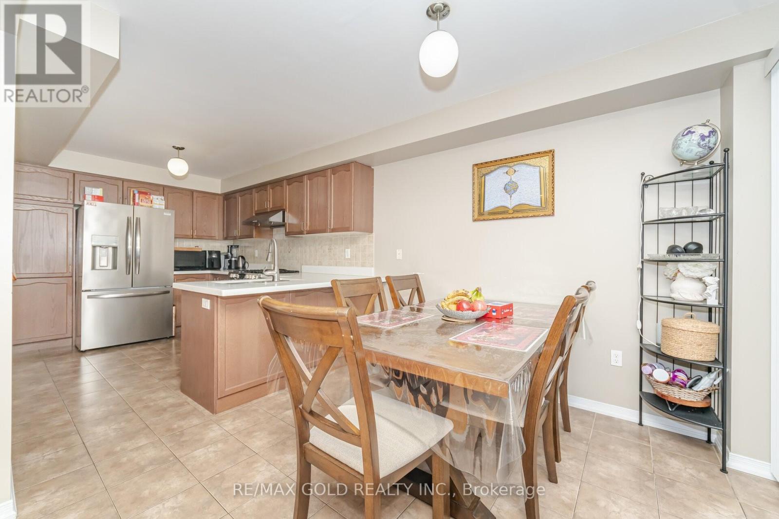 92 Bellchase Trail, Brampton, Ontario  L6P 3L9 - Photo 8 - W12578610