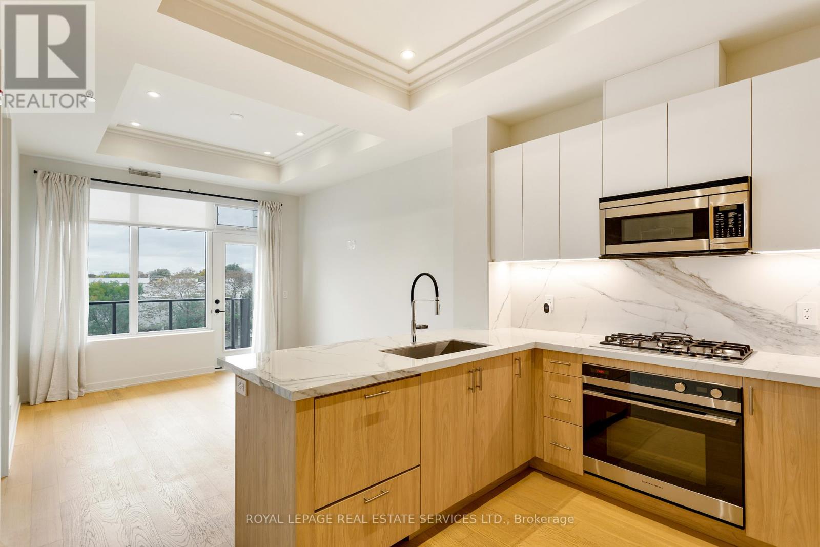 307 - 123 Maurice Drive, Oakville, Ontario  L6K 2W6 - Photo 4 - W12578646