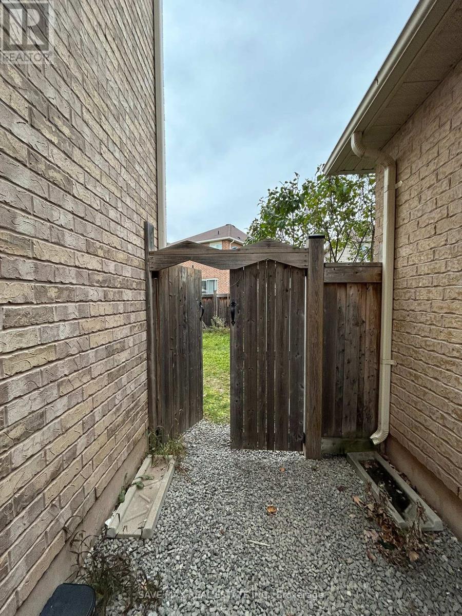 23 Bleasdale Avenue, Brampton, Ontario  L7A 0R1 - Photo 12 - W12578678