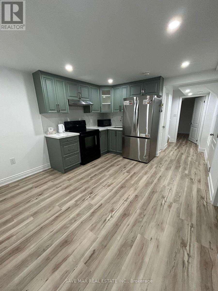 23 Bleasdale Avenue, Brampton, Ontario  L7A 0R1 - Photo 2 - W12578678