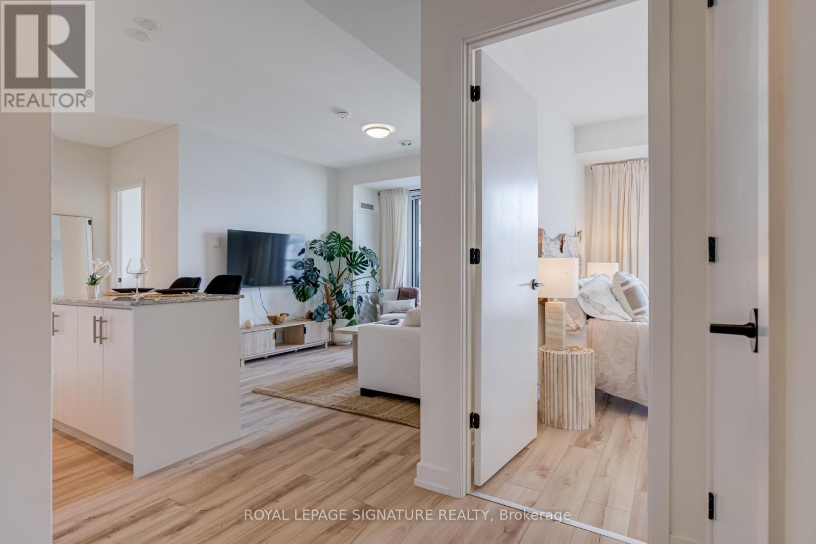 503 - 335 Wheat Boom Drive, Oakville, Ontario  L6H 7Y1 - Photo 4 - W12578680