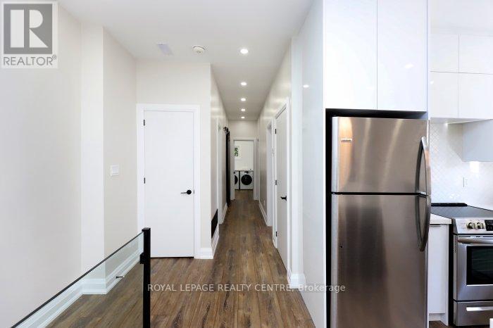 B - 201 Medland Street, Toronto, Ontario  M6P 2N6 - Photo 15 - W12578690