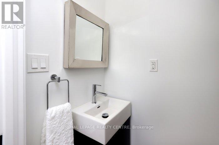 B - 201 Medland Street, Toronto, Ontario  M6P 2N6 - Photo 26 - W12578690