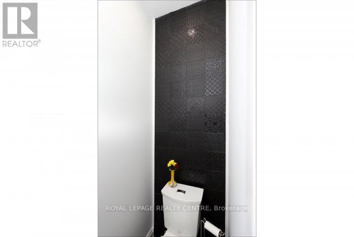 B - 201 Medland Street, Toronto, Ontario  M6P 2N6 - Photo 27 - W12578690