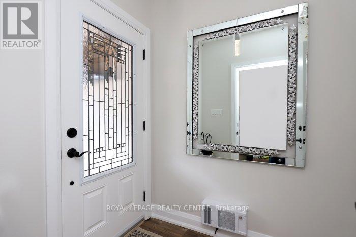 B - 201 Medland Street, Toronto, Ontario  M6P 2N6 - Photo 30 - W12578690