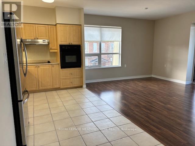 313 - 830 Scollard Court, Mississauga, Ontario  L5V 0A2 - Photo 6 - W12578806