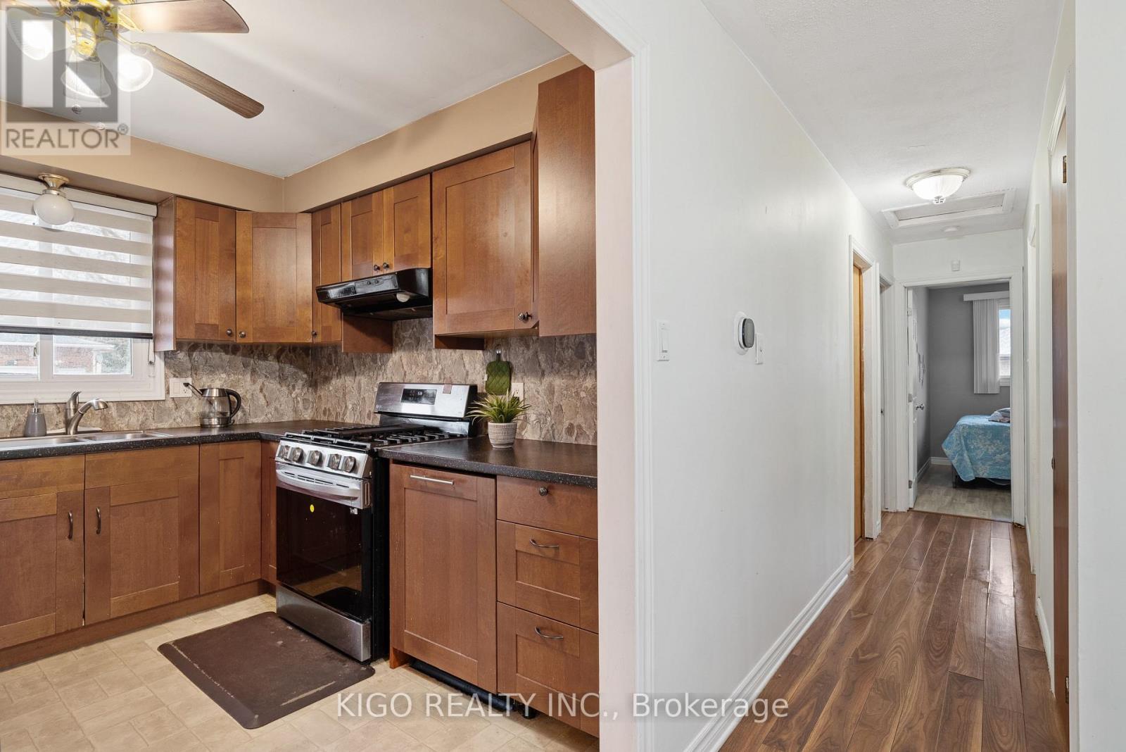 54 Brennan Drive N, Strathroy-Caradoc, Ontario  N7G 3S3 - Photo 15 - X12578556