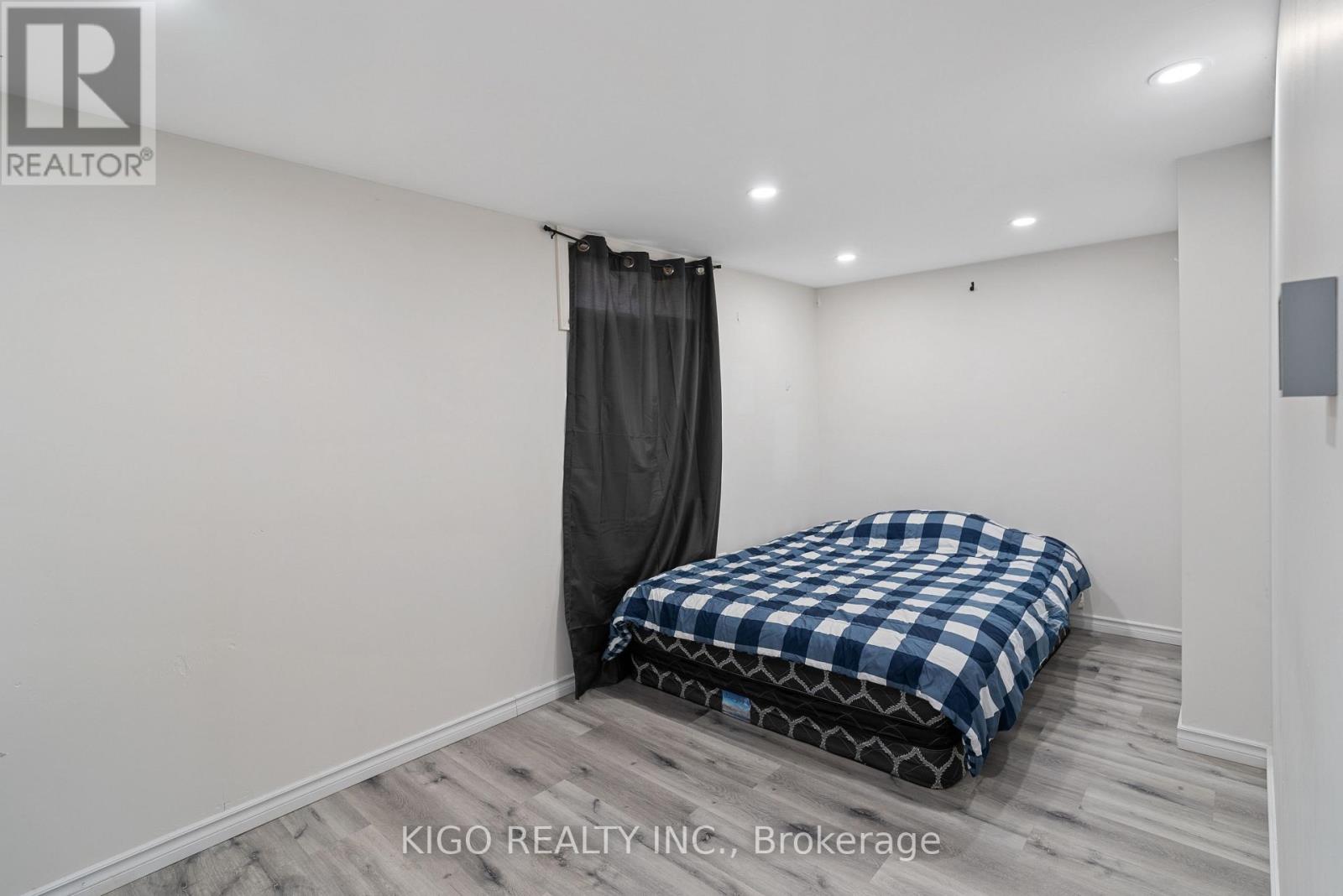 54 Brennan Drive N, Strathroy-Caradoc, Ontario  N7G 3S3 - Photo 37 - X12578556