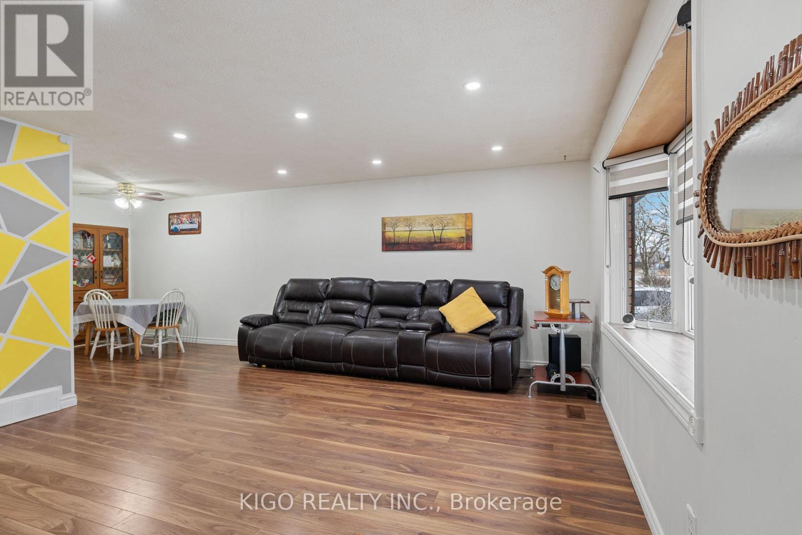 54 Brennan Drive N, Strathroy-Caradoc, Ontario  N7G 3S3 - Photo 5 - X12578556