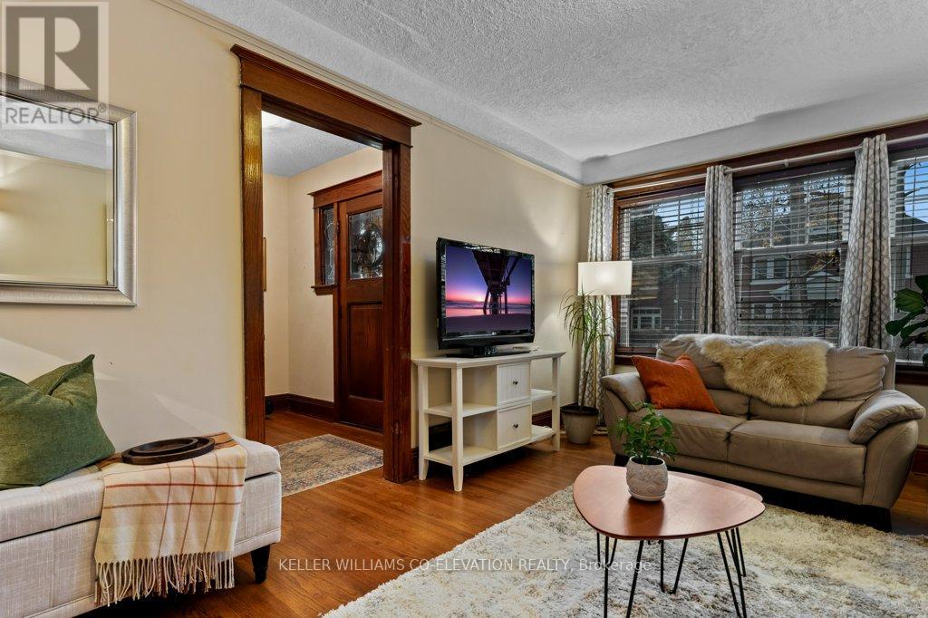 276 Graham Avenue S, Hamilton, Ontario  L8K 2M6 - Photo 7 - X12578672