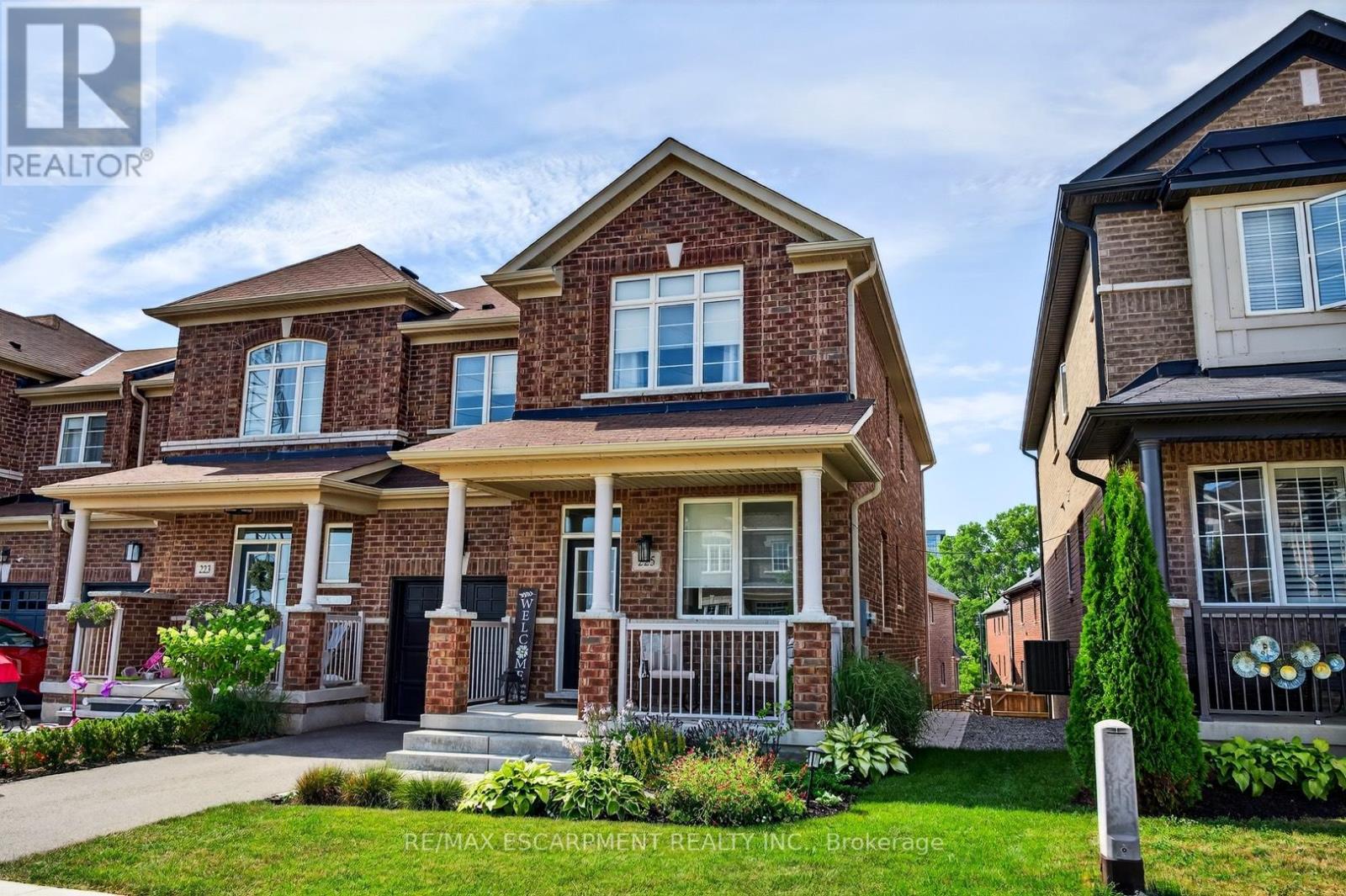 225 Skinner Road, Hamilton, Ontario  L8B 1X2 - Photo 2 - X12578734