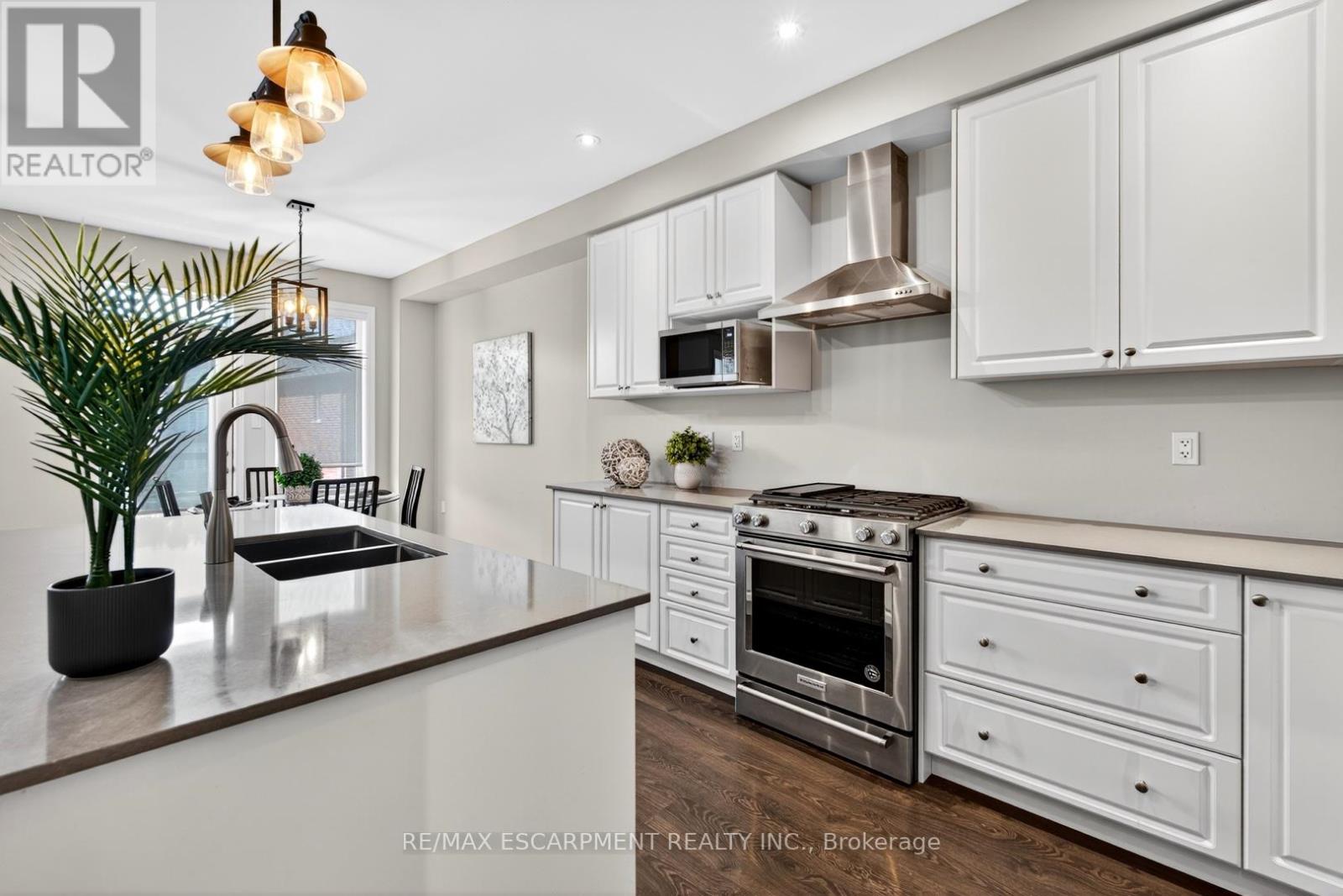 225 Skinner Road, Hamilton, Ontario  L8B 1X2 - Photo 5 - X12578734