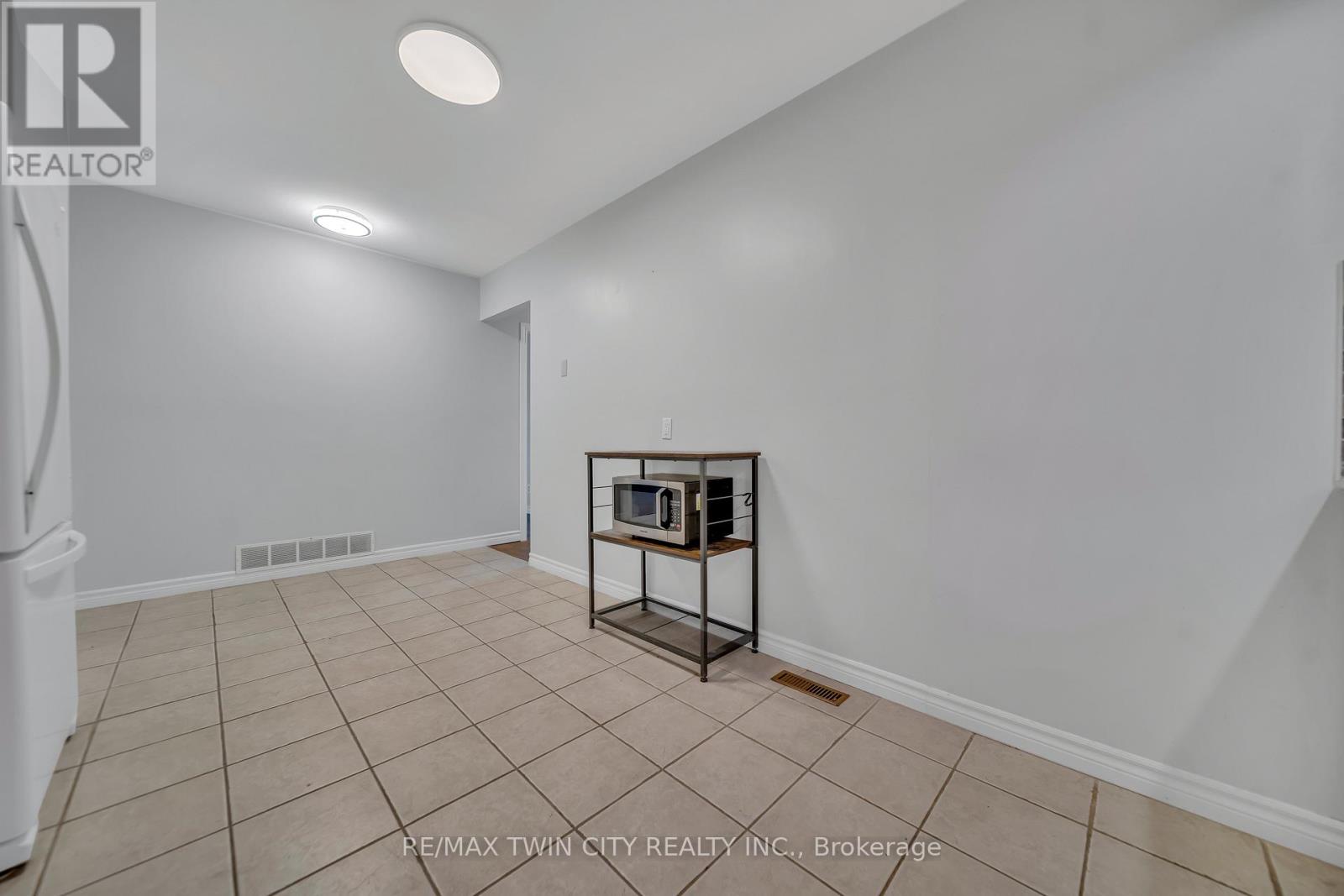 88 Glen Lake Crescent, Kitchener, Ontario  N2N 1C5 - Photo 12 - X12578778