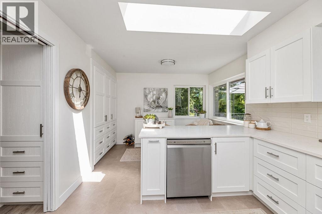 1200 Paggio Road, Roberts Creek, British Columbia  V0N 2W2 - Photo 11 - R3070262