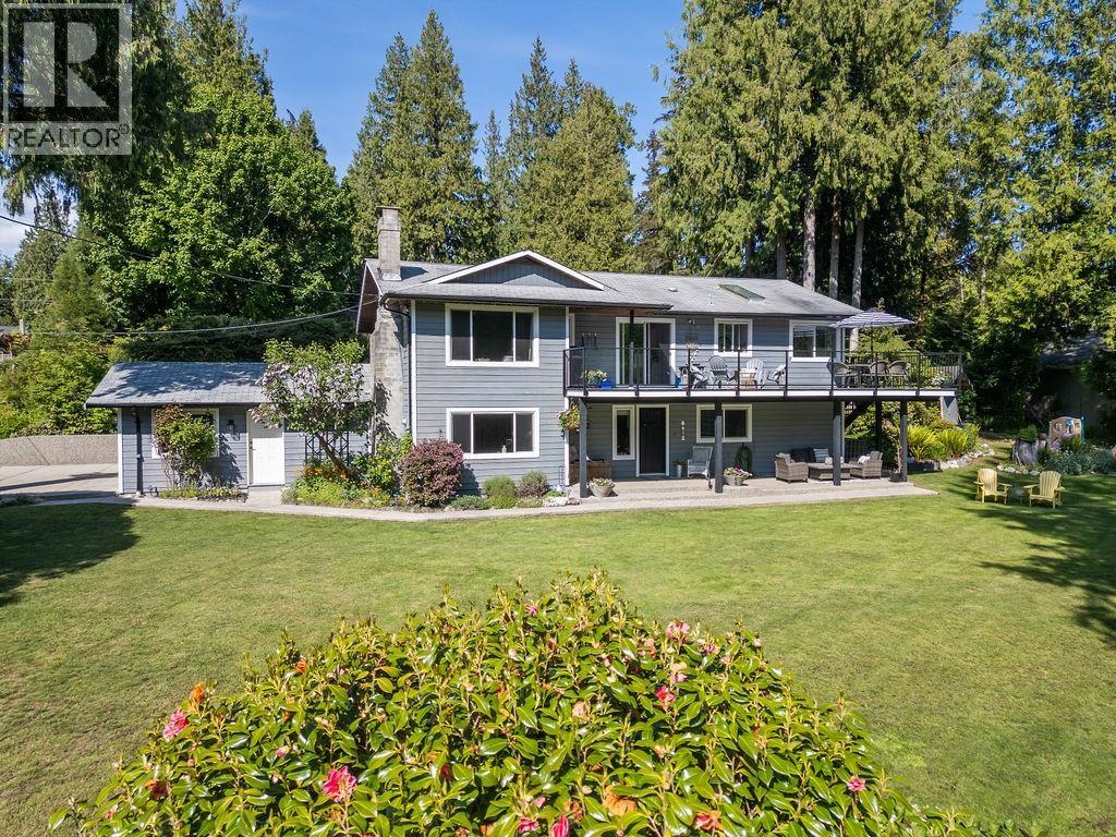 1200 Paggio Road, Roberts Creek, British Columbia  V0N 2W2 - Photo 2 - R3070262