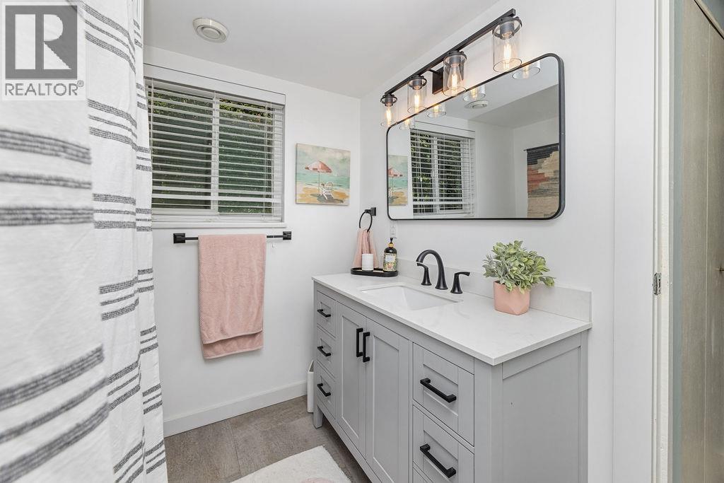 1200 Paggio Road, Roberts Creek, British Columbia  V0N 2W2 - Photo 24 - R3070262