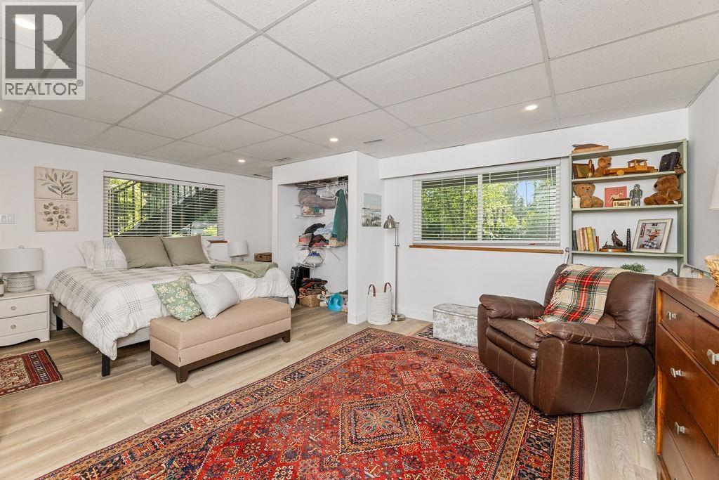 1200 Paggio Road, Roberts Creek, British Columbia  V0N 2W2 - Photo 31 - R3070262