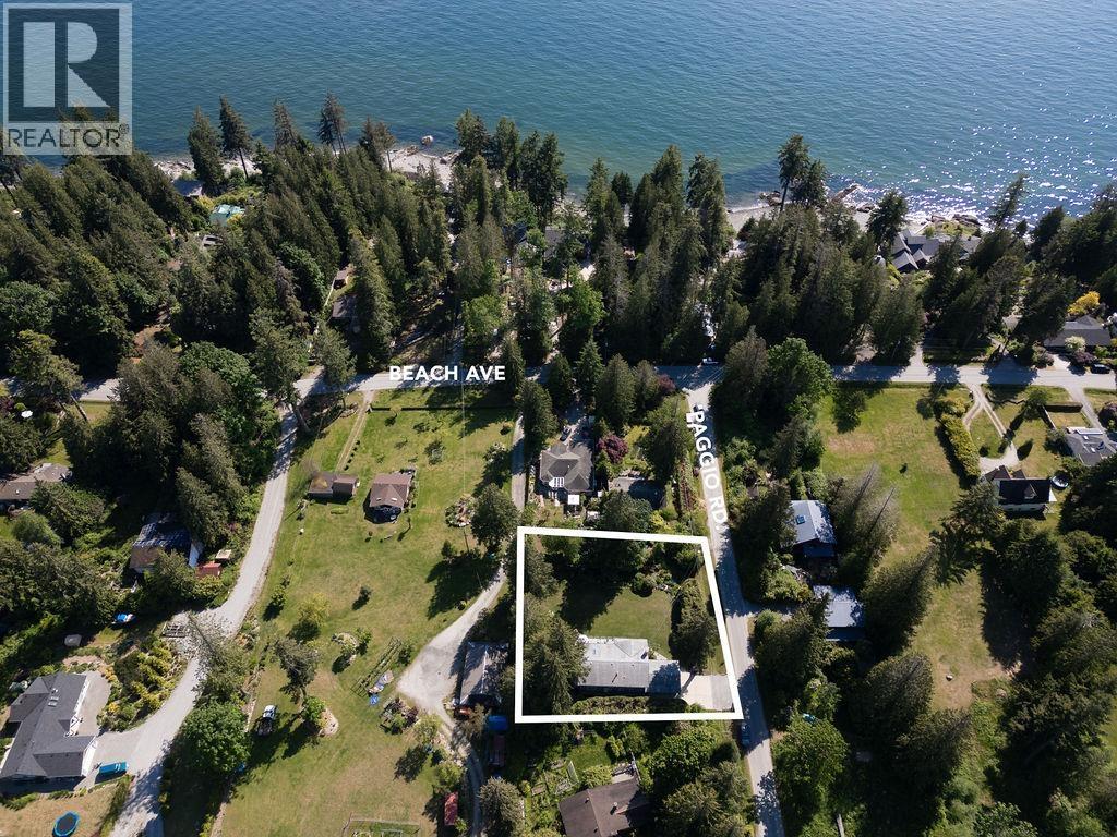 1200 Paggio Road, Roberts Creek, British Columbia  V0N 2W2 - Photo 7 - R3070262