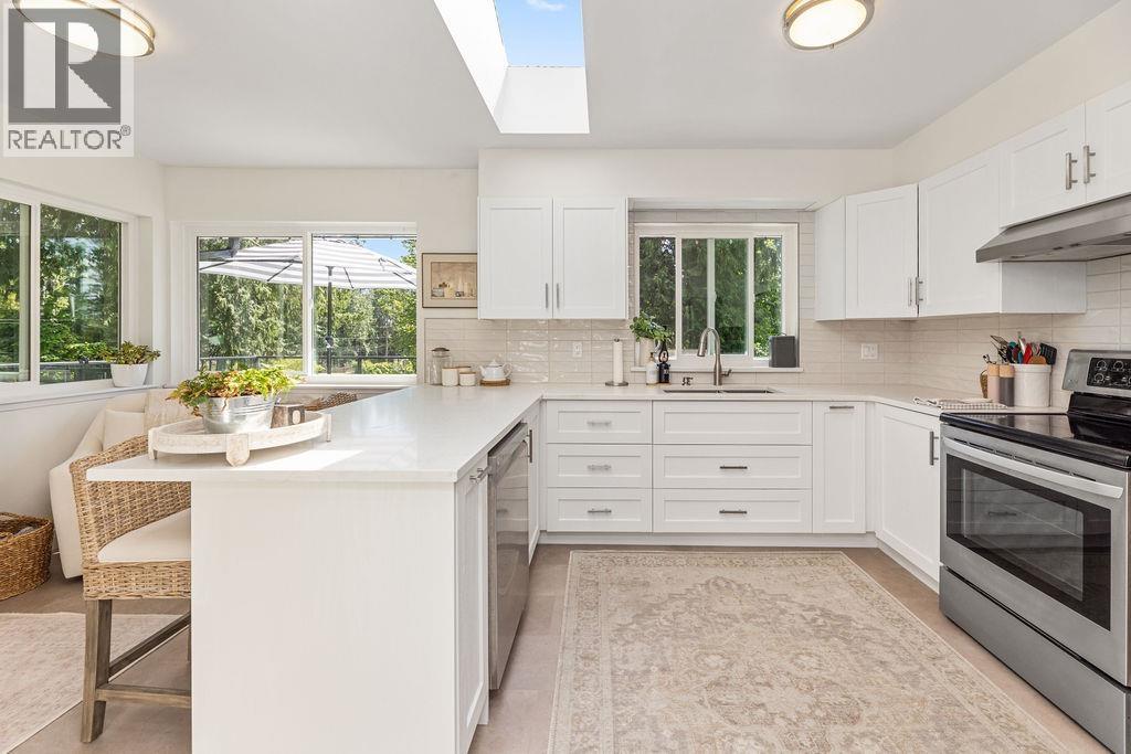 1200 Paggio Road, Roberts Creek, British Columbia  V0N 2W2 - Photo 9 - R3070262