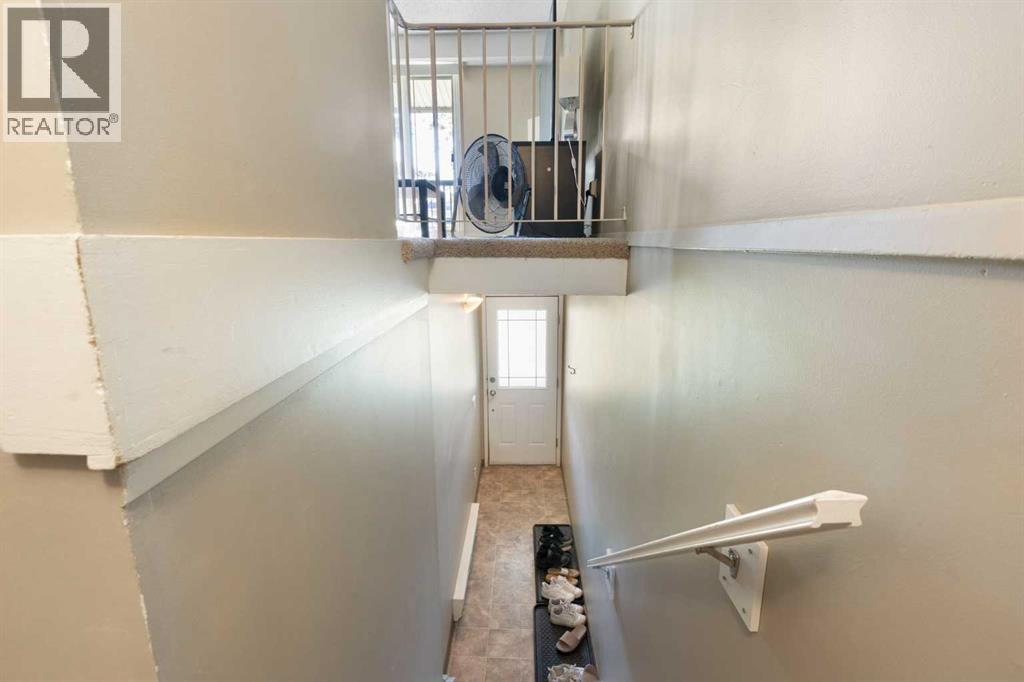 209, 2200 Woodview Drive Sw, Calgary, Alberta  T2W 3N6 - Photo 5 - A2267599