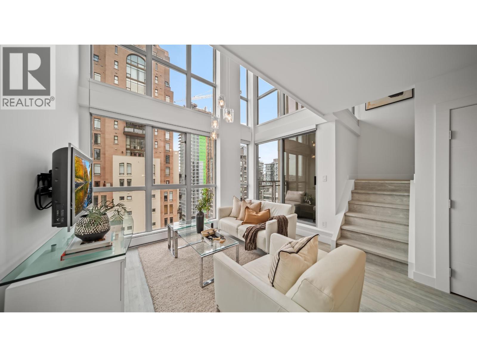 1802 1238 Richards Street, Vancouver, British Columbia  V6B 6M6 - Photo 2 - R3058337